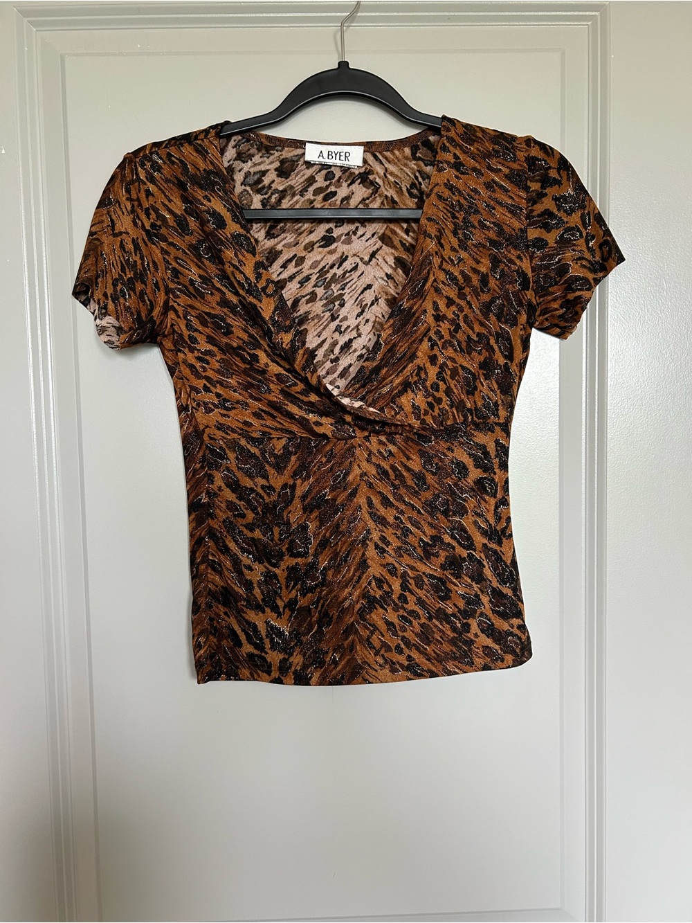 A. Byer Brown and Black Leopard Print 2000s Y2K V-Neck Short Sleeve Top